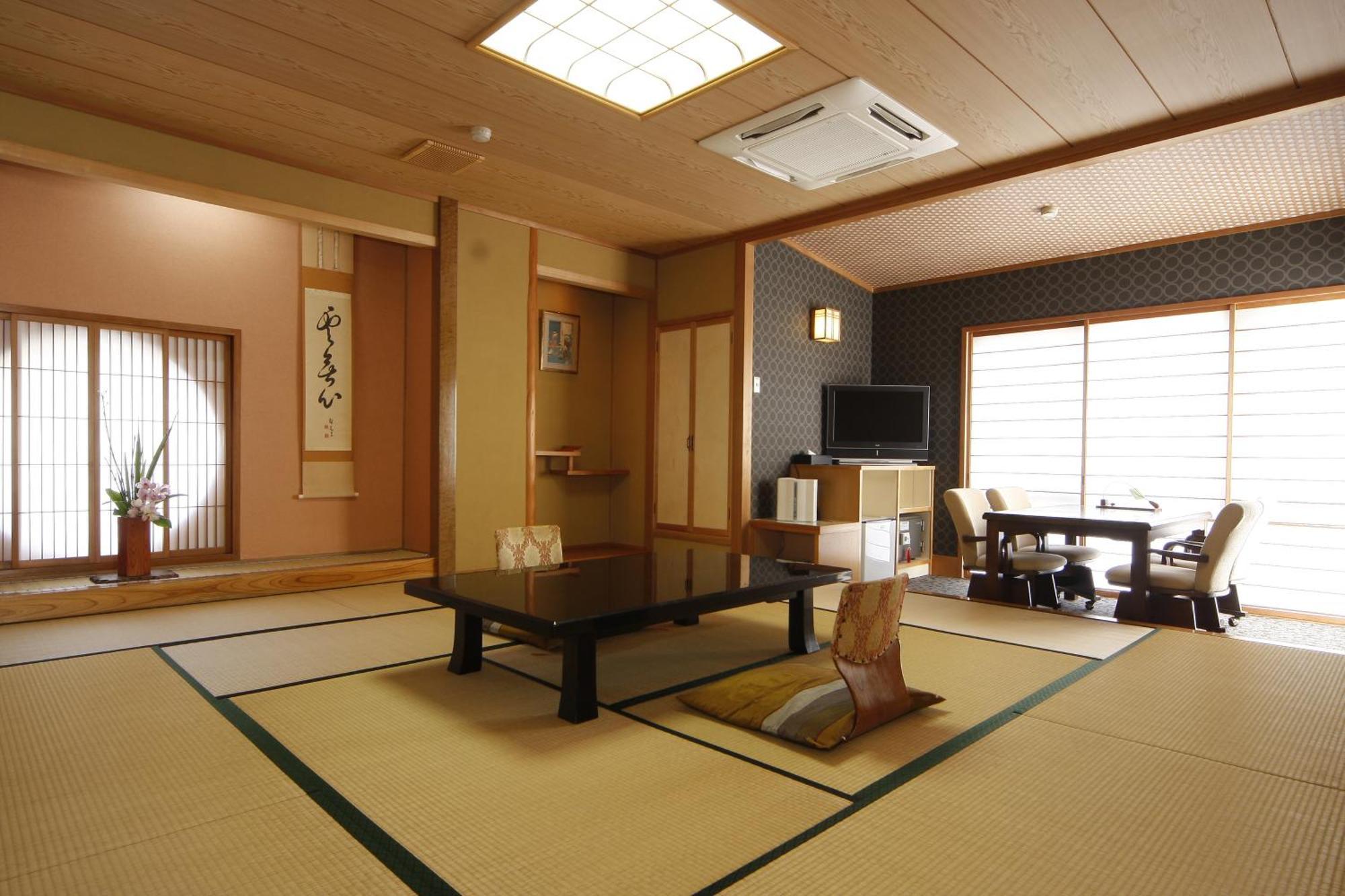 Tsuki No Shizuka Hotel Мацумото Стая снимка